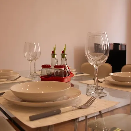 Garibaldi Square's House Apartment *
