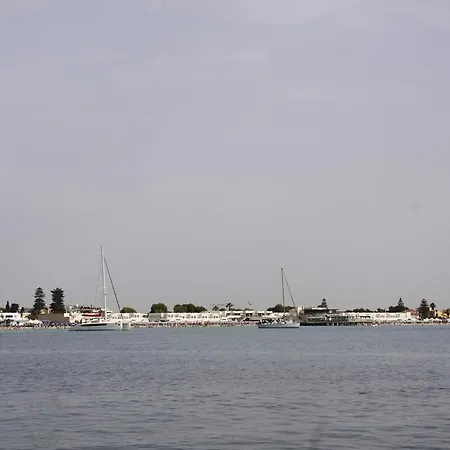 Garibaldi Square's House Apartment